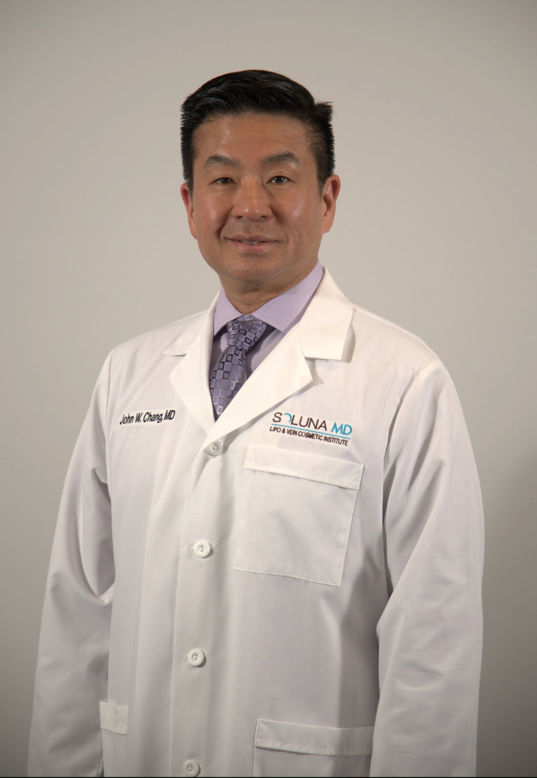Retrato del Dr. John W. Chang, MD, Director Médico de Miami Vein Institute